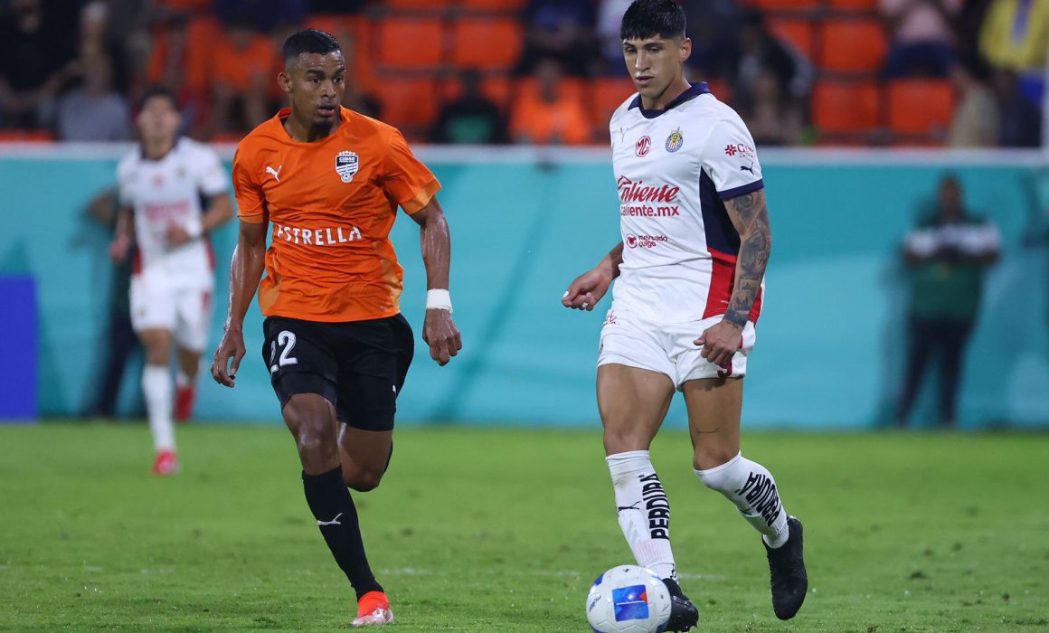 Lee más sobre el artículo Gol al 100 no evita papelón de Chivas ante Cibao