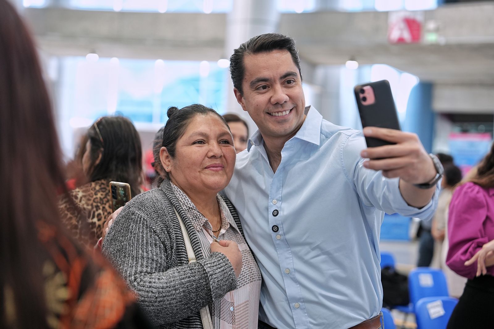 Lee más sobre el artículo Impulsa Felifer Macías la igualdad sustantiva y el empoderamiento femenino en la Feria para Todas