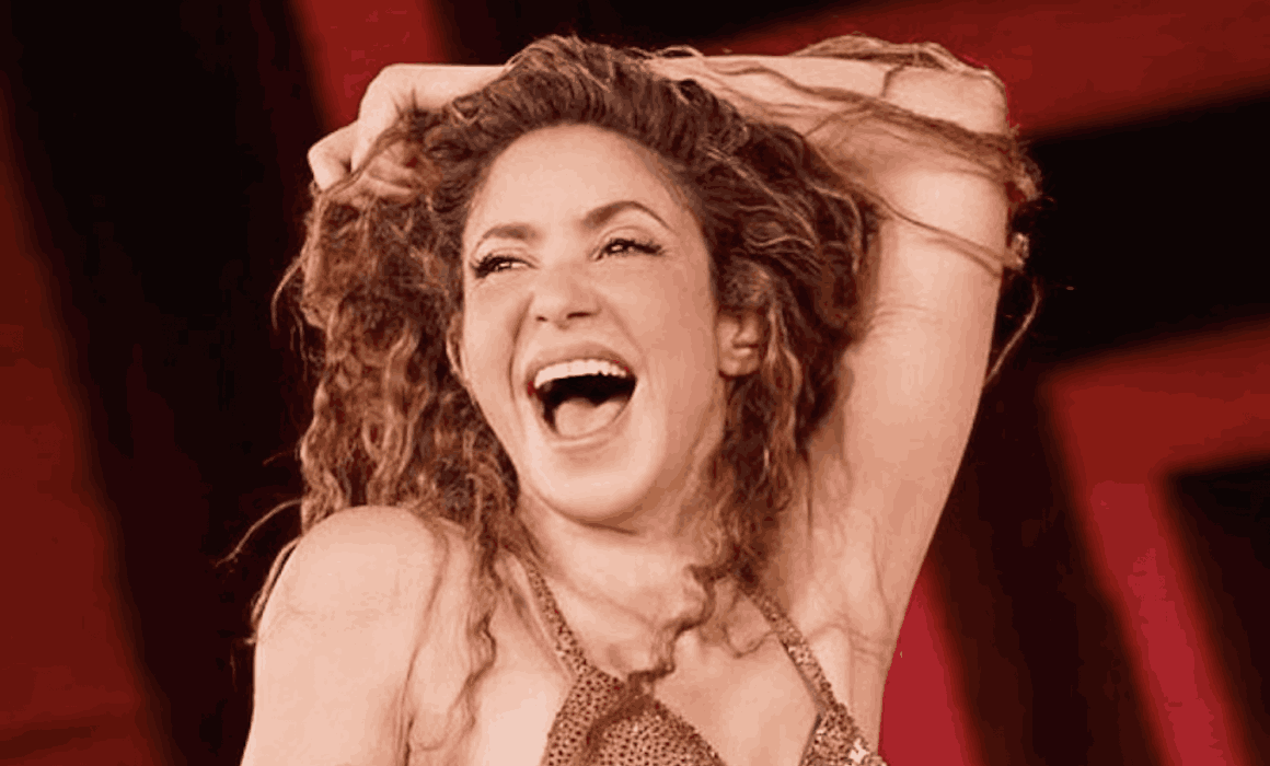 Lee más sobre el artículo Shakira se declara mexicana de corazón y fan de la lucha libre