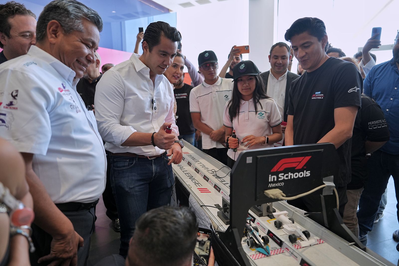 Lee más sobre el artículo Encabeza Felifer Macías inauguración del Desafío Stem F1 In Schools México