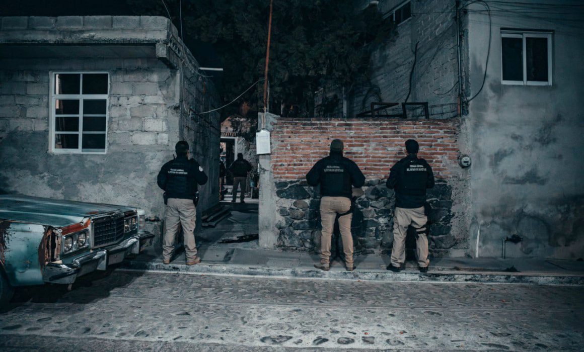 Lee más sobre el artículo Detienen a 13 presuntos narcomenudistas tras 23 cateos en Querétaro