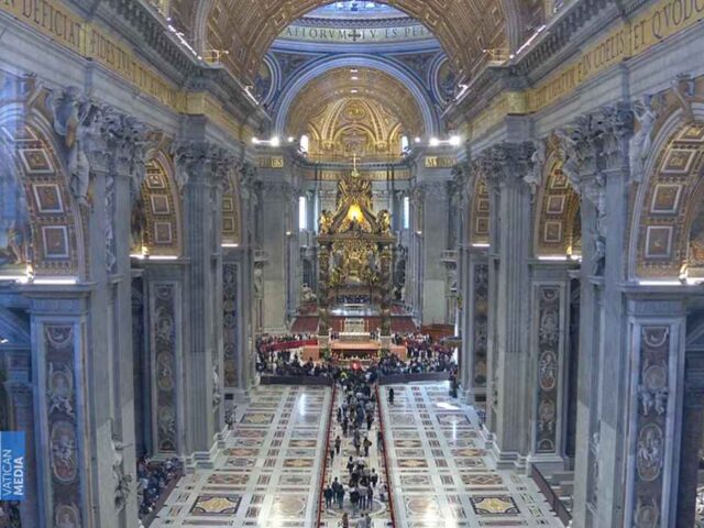 Al menos 61 mil personas se han despedido del Papa Francisco