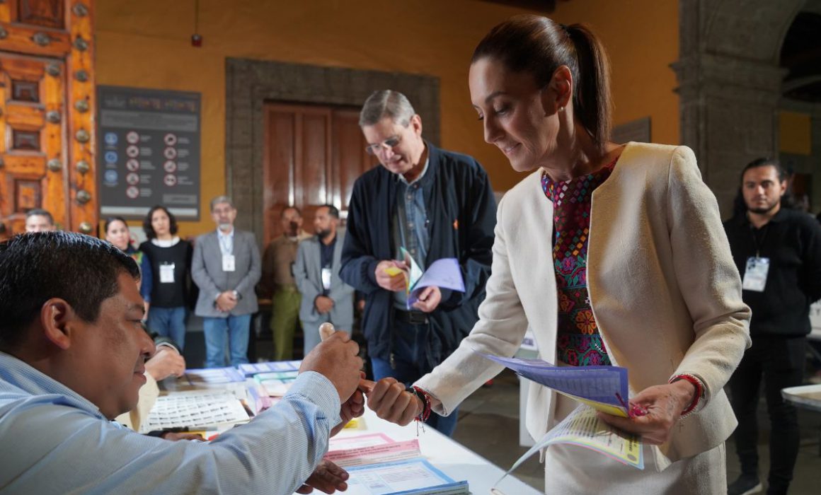 Lee más sobre el artículo Viva la democracia: Sheinbaum tras votar en elección judicial 01 de junio de 2025  ,  11:52