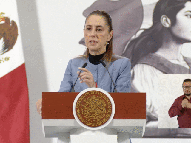 Acusa Sheinbaum a empresas farmacéuticas por incumplido con entrega