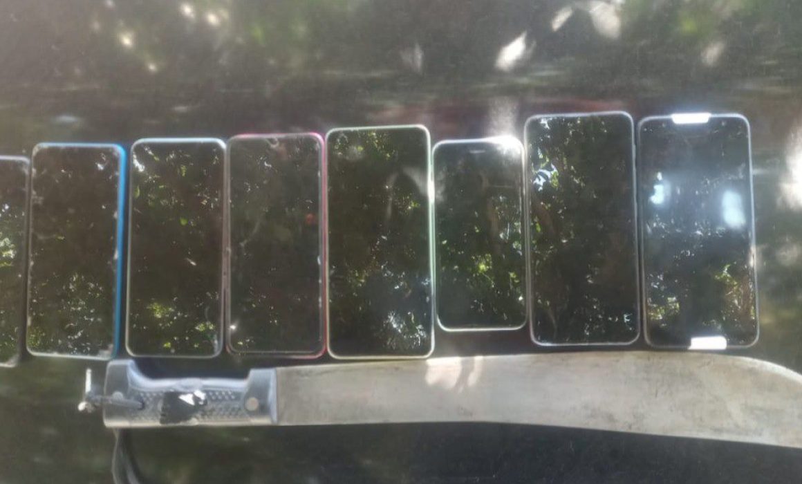 Lee más sobre el artículo Detienen a hombre con machete y 8 celulares en Patria Nueva
