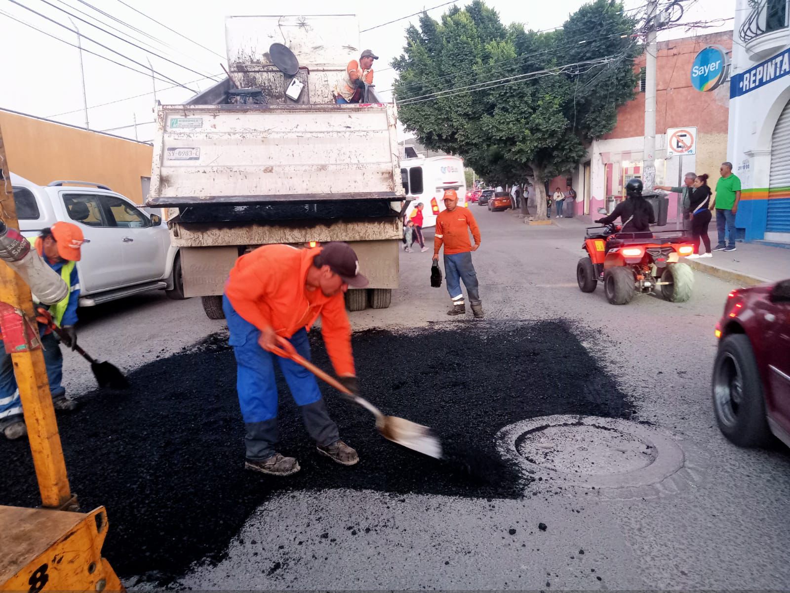 Lee más sobre el artículo Municipio de Querétaro atiende más de 56 mil metros cuadrados de bacheo