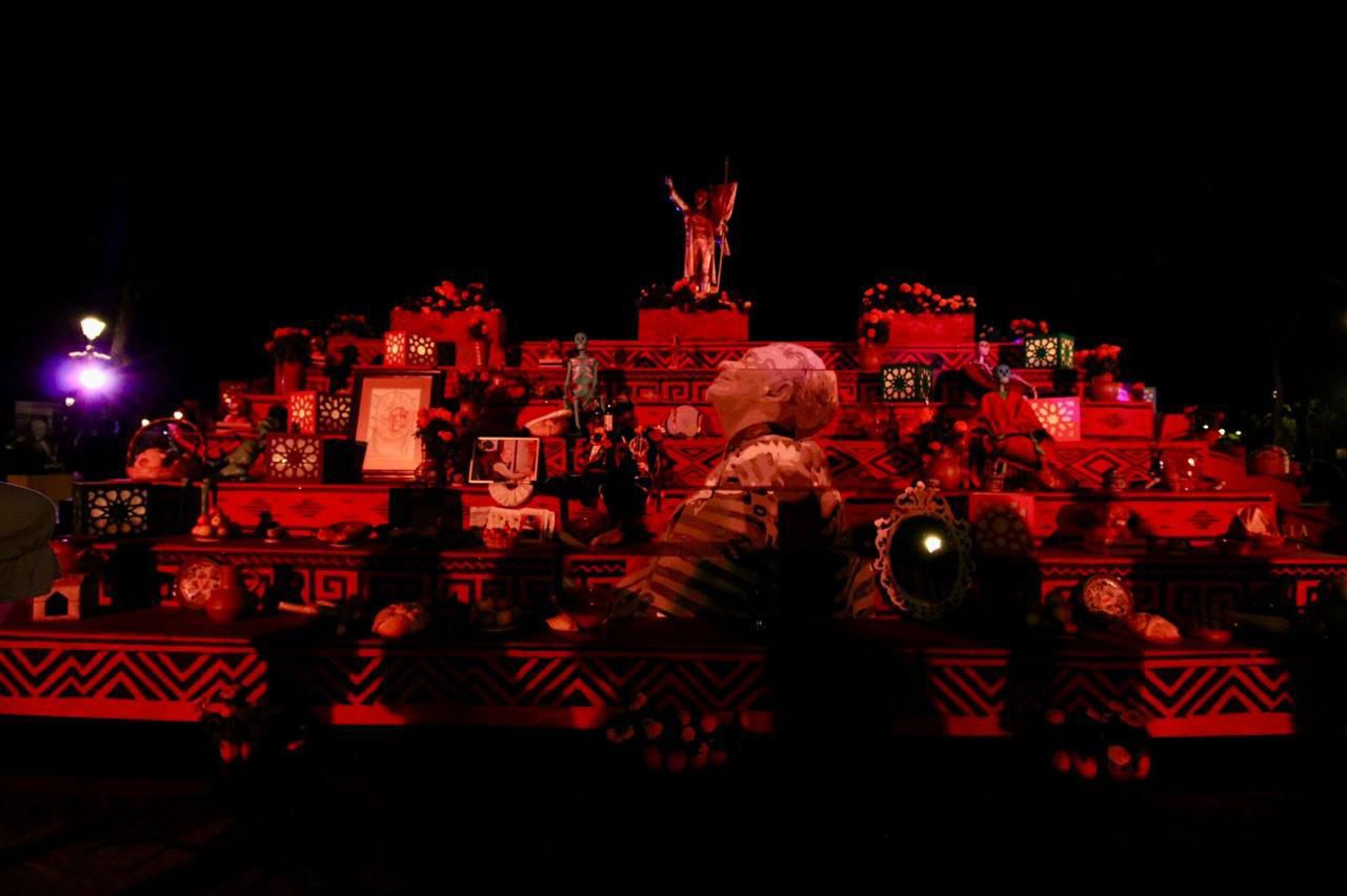 Lee más sobre el artículo Acude Felifer Macías al Festival de Día de Muertos 2025 en la Alameda Hidalgo