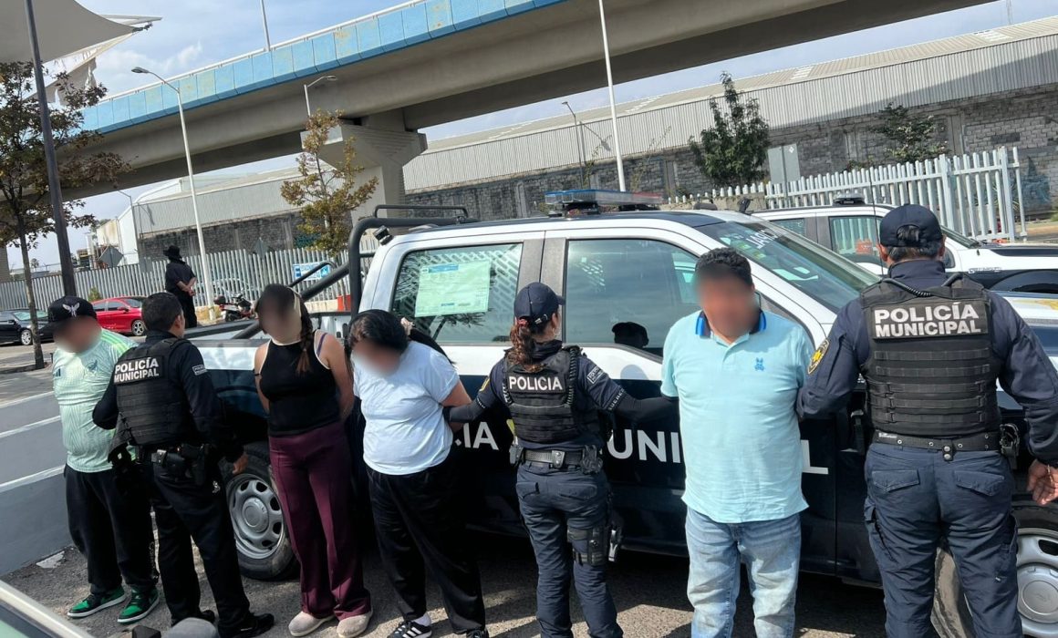 Cuatro detenidos por agredir a policías durante intervención en la 57