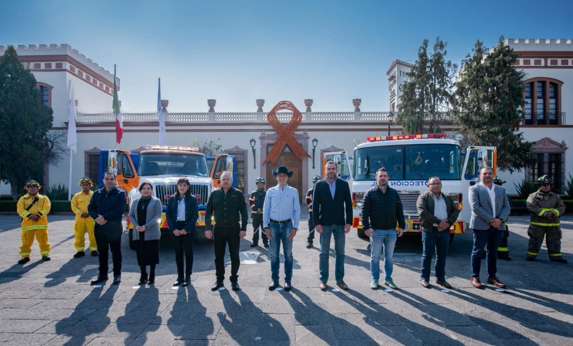 Entrega El Marqués nuevas unidades contra incendios