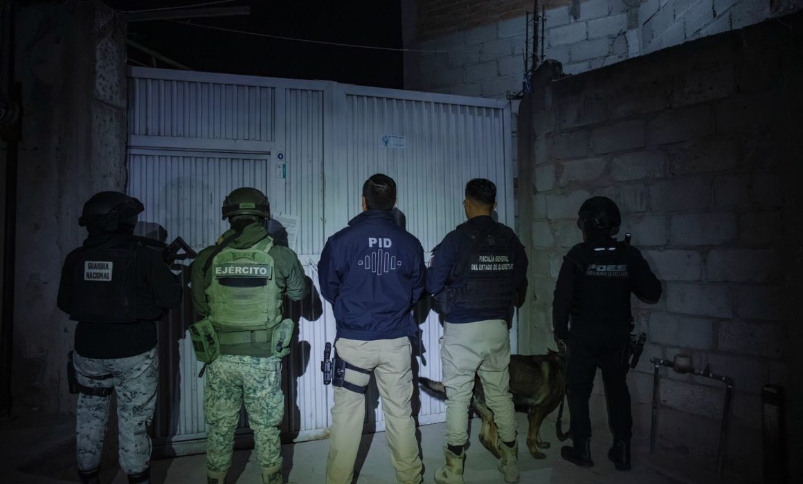 Ejecutan 13 cateos en Querétaro y detienen a 12 personas
