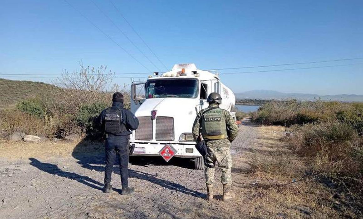 Asegura FGR tomas clandestinas y tractocamión en Pedro Escobedo