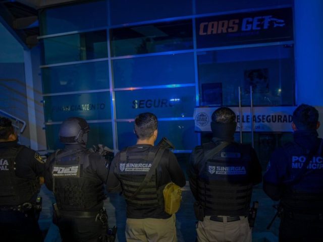 Catean auto financiera en El Retablo por presunto fraude