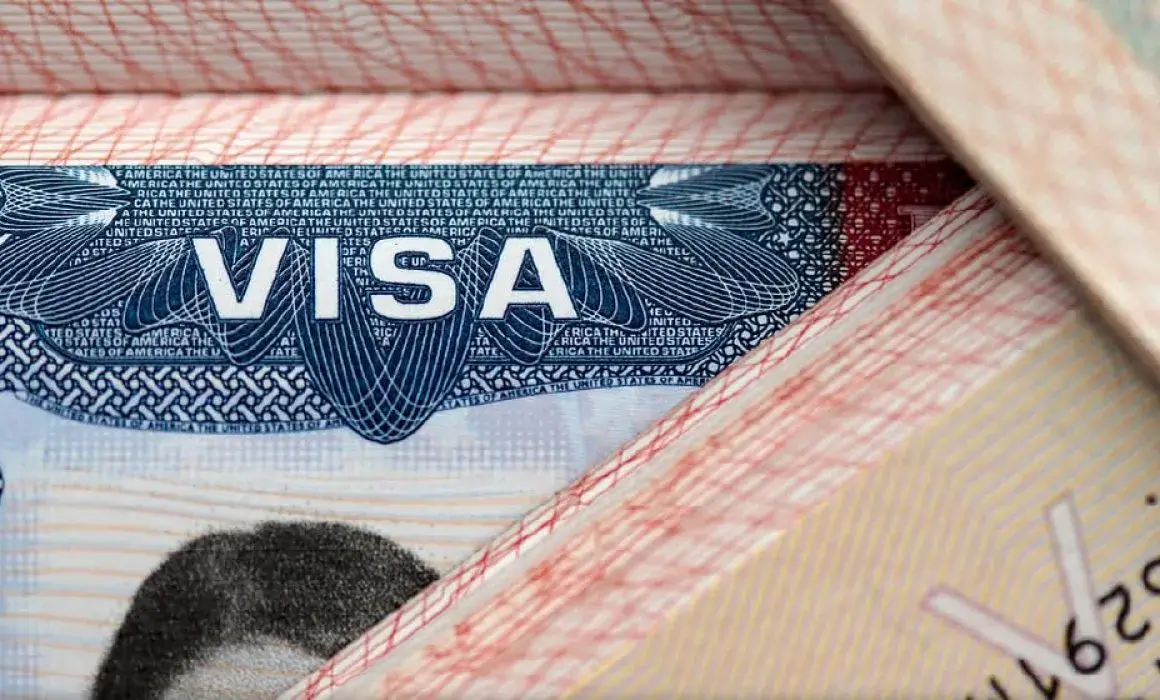 Lee más sobre el artículo Revoca EU más de 100 mil visas: es un privilegio, no un derecho