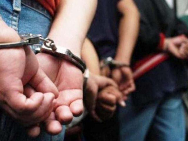 Tres detenidos por intento de robo a vehículo en Villas de Santiago