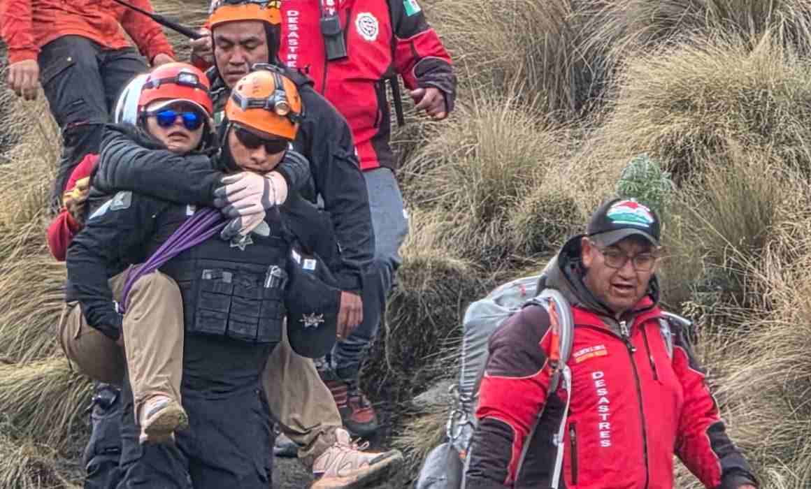 Lee más sobre el artículo Rescata Policía de Alta Montaña a mujer herida en el Iztaccíhuatl