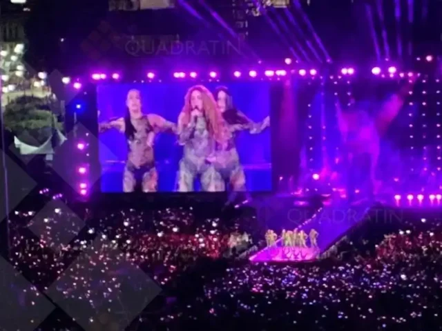 Shakira cierra Zócalo con loba gigante