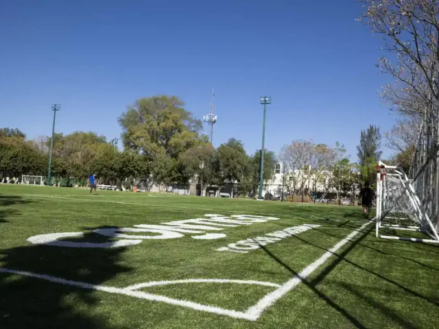 Encabeza Mauricio Kuri entrega de cancha en Unidad Deportiva de El Pueblito