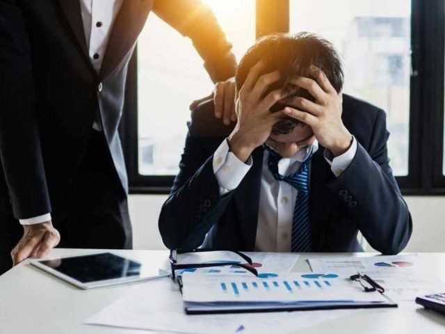 Alertan sobre riesgos de fraude interno por estrés laboral en empresas