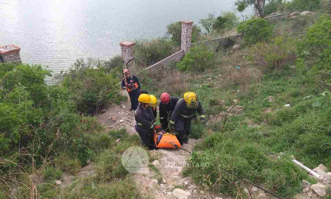Lee más sobre el artículo Rescatan a hombre que cayó a la presa de Santa Catarina