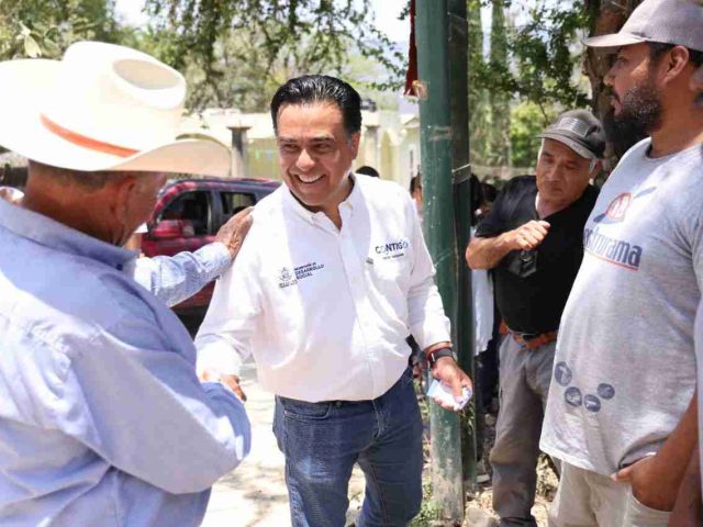 Encabeza Luis Nava inicio de rehabilitación de camino en la comunidad de Saldiveña