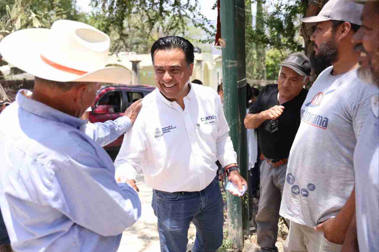 Lee más sobre el artículo Encabeza Luis Nava inicio de rehabilitación de camino en la comunidad de Saldiveña