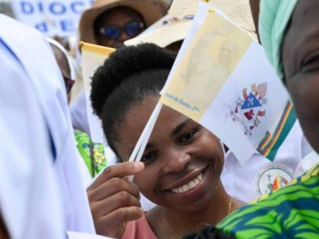 Llama León XIV a jóvenes a rechazar toda forma de abuso y violencia