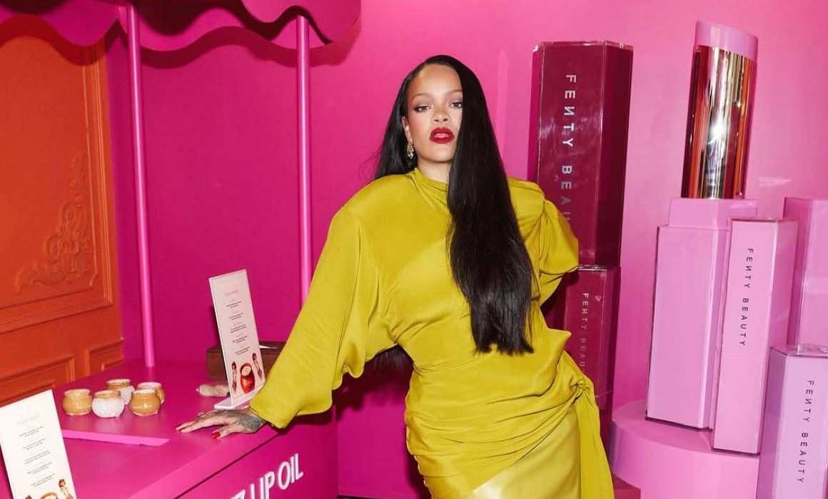 Lee más sobre el artículo Desata Rihanna rumores de embarazo de gemelos