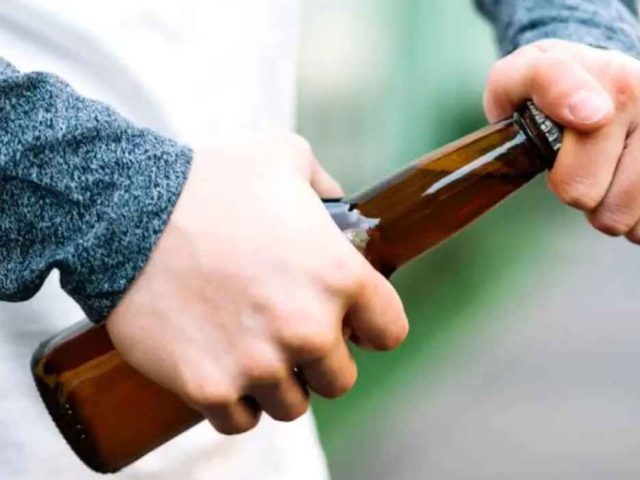 Beber en vía pública, incivilidad más frecuente en Querétaro