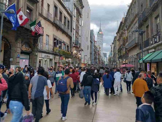 Salarios al alza aunque escasean empleos formales en México