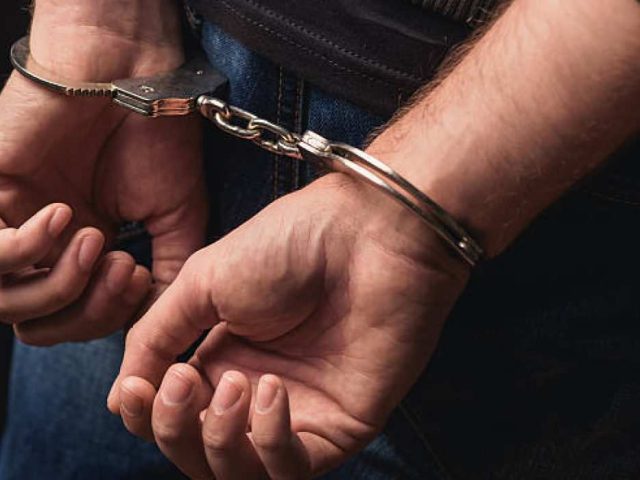 Detienen a sujeto por ingresar a domicilio sin permiso