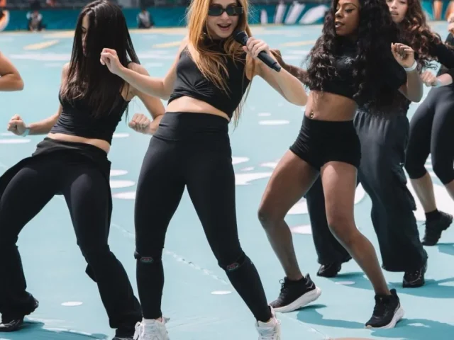 Ensaya Shakira en el Estadio Ciudad de México para la inauguración de la fiesta de fútbol