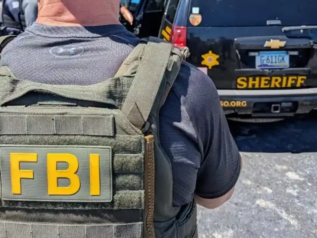 Busca el FBI a sospechosa de desviar 34 mdd de ayudas por Covid