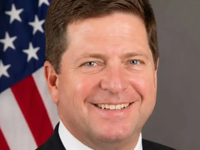 Suspende Trump nominación de Jay Clayton como jefe de inteligencia