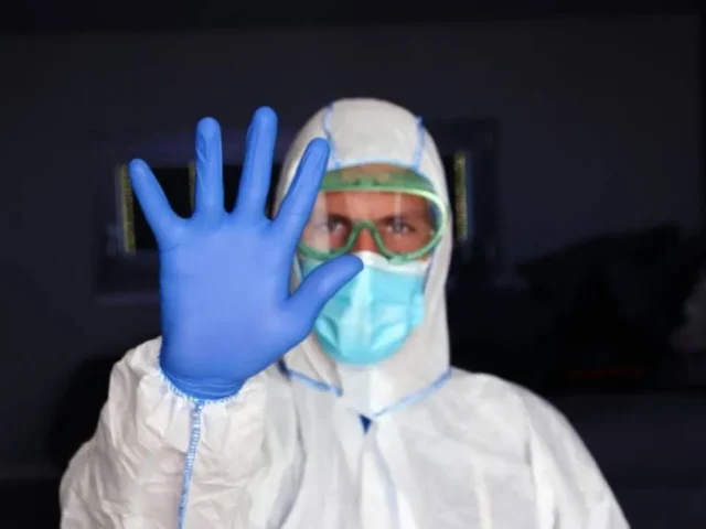 Destina EU millonarios fondos extra para combatir brote de ébola