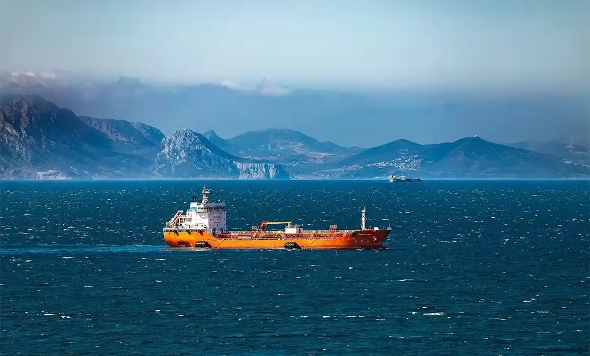 Lee más sobre el artículo Continúa tráfico marítimo en Ormuz pese a reciente ataque a barco