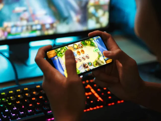 Alerta Kuri sobre riesgos a menores por videojuegos