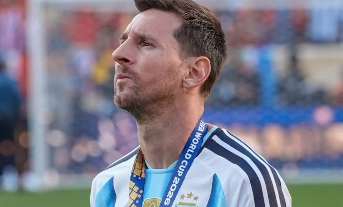 Lee más sobre el artículo Rompe Messi el silencio tras la muerte de su padre