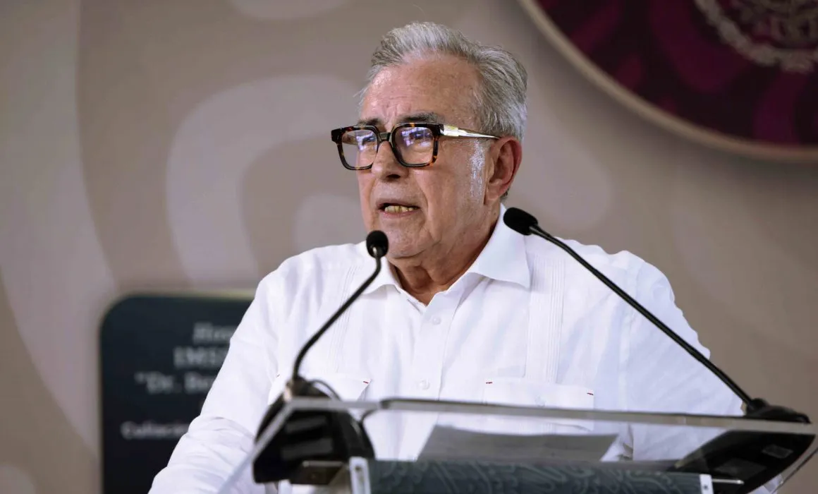 Lee más sobre el artículo Se deslinda Morena de regreso de Rubén Rocha a gubernatura de Sinaloa