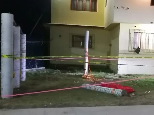 Muere menor tras caerle columna de concreto en San Juan del Río.