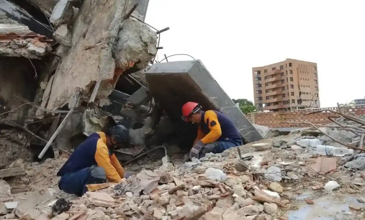 Lee más sobre el artículo Ascienden a 6,438 los fallecidos por los terremotos en Venezuela
