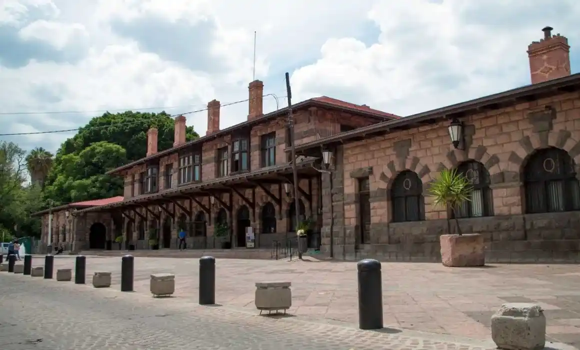 Lee más sobre el artículo No se tocará la vieja estación y Los Alcanfores, con obras del tren
