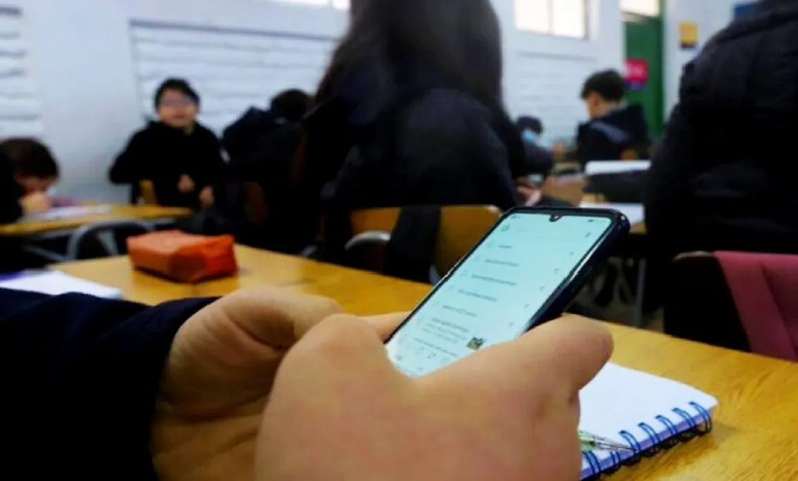 Lee más sobre el artículo El 3 de noviembre entra en vigor regulación de celulares: SEP