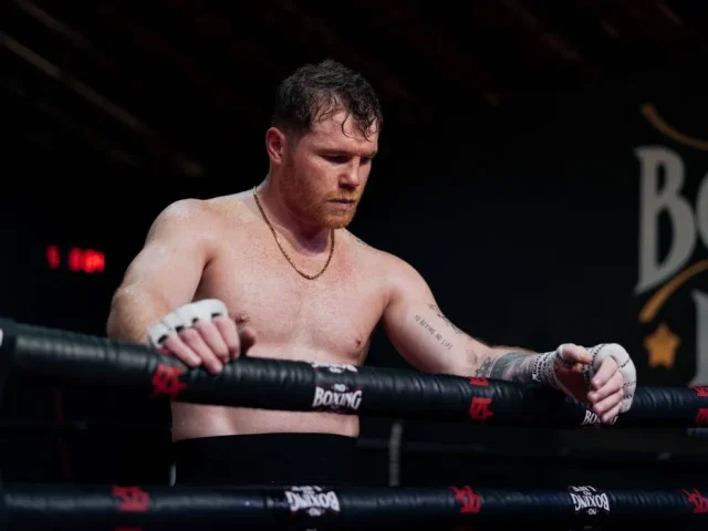Visualiza Canelo Álvarez su retiro en el Estadio Banorte